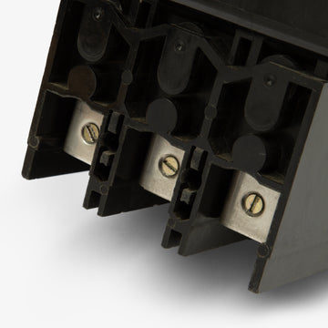 Eaton / Cutler-Hammer KB3250 - 250A 3 Pole Molded Case Circuit Breaker - view 4