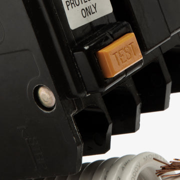 Eaton / Cutler-Hammer QBGFEP2030 - 30A GFEP Miniature Circuit Breaker - view 4