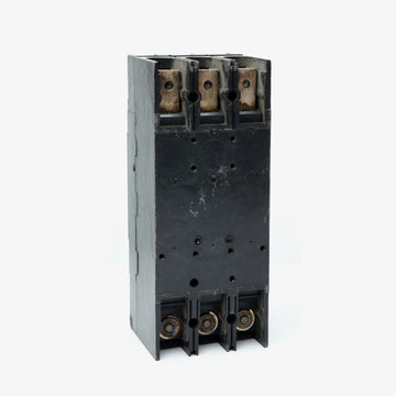ABB / General Electric TFL236200 - 200A 3 Pole Molded Case Circuit Breaker - view 2