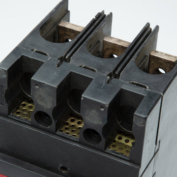 ABB / General Electric TFL236200 - 200A 3 Pole Molded Case Circuit Breaker - view 3