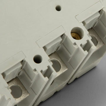ABB XT1SU3050AFD000XXX - 50A 3 Pole Molded Case Circuit Breaker - view 4